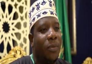 بالفيديو.. "آدم" أول حاج في التاريخ من هذه الدولة