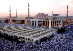 ضيوف الرحمن يصلون إلى المزدلفة بعد أدائهم الركن الأعظم من الحج