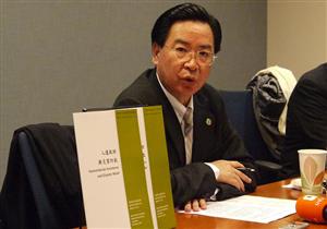 تايوان تتعهد بمواصلة دعم أوكرانيا في قمة عالمية في براغ