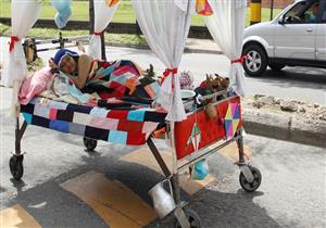 بالفيديو-"يوم الأنتخة".. مهرجان الكسل العالمي يحول شوارع كولومبيا لغرف نوم 