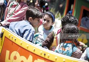 المصريون يواصلون الاحتفال بثالث أيام العيد في دريم بارك