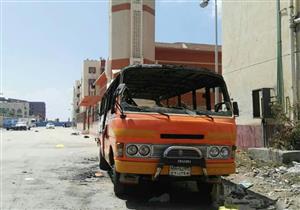 بالصور- احتراق "ميني باص" بجوار مسجد في بورسعيد