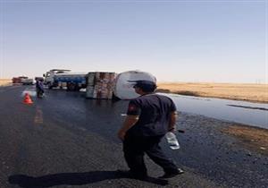 بالصور- انقلاب "مقطورة مازوت" بصحراوي أسوان