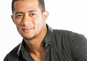 محمد رمضان ينشر صورته مع صاحب الفضل عليه