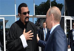 روسيا تكلف ستيفن سيغال بـ "مهمة مستحيلة"