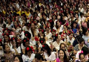 فلبينيات يرضعن أطفالهن على الملأ.. لهذا السبب