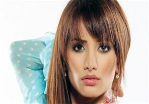 زينة تستعيد الذكريات بصورة من طفولة والدتها