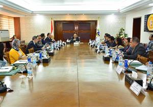 وزير التنمية المحلية يناقش تنمية سيناء مع وفد البنك الدولي