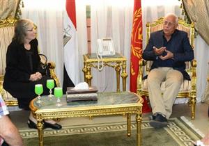 بالصور- محافظ بورسعيد يلتقي رموز الجالية اليونانية 