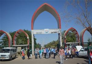 توقيع الكشف الطبي على 3500 طالب مستجد في جامعة أسوان
