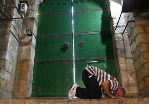 أقطع مسافة أكثر من 100 كم يومين أسبوعياً لزيارة أهلي فهل أصلّي جمعاً وقصراً؟