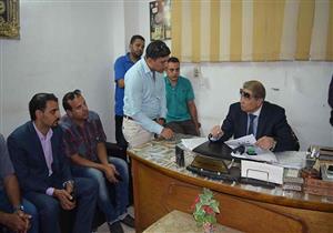 في أول لقاء جماهيري.. محافظ المنيا يلتقي عددًا من الأهالي لبحث مطالبهم  المنيا – محمد المواجدي:  التقى اللواء قاسم حسين محافظ المنيا، اليوم الجمعة، بع