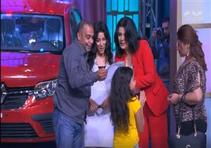 عربية آخر موديل.. هدية منى الشاذلي لفتاة تبرعت بجزء من كبدها لشقيقها - فيديو