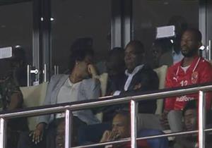 جيلبرتو يظهر في مدرجات مباراة أول أغسطس ومازيمبي بقميص الأهلي