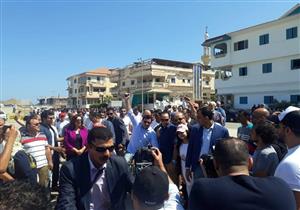 بالصور- وزير الشباب يشارك في ماراثون للدراجات برأس البر