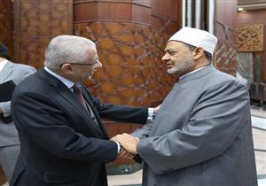 شيخ الأزهر لطارق شوقي: التعليم كان رهينًا لتجار يحققون الأرباح على حساب الفقراء