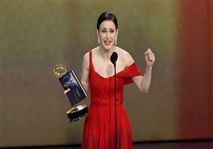 بالفيديو والصور- رايتشل بروسنهان أفضل ممثلة كوميدية في "الإيمي"