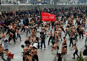 التطبير واللطم وشق الجيوب.. من بدع الشيعة في يوم عاشوراء