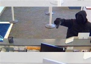 هددهم بـ"لهجة مصرية".. مجهول يسطو على بنك في الكويت بـ"مسدس لعبة" (فيديو)