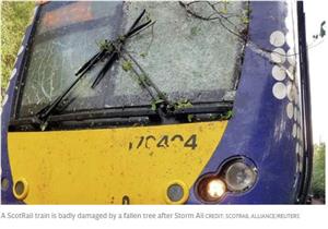 العاصفة "آلي" تضرب بريطانيا..ضحايا وظلام و"مخاطر طائرة" (صور)