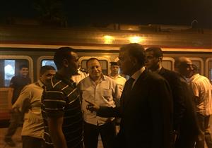 جولة مفاجئة لوزير النقل في محطة قطارات الجيزة لمتابعة استعدادات بدء الدراسة