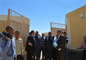 بالصور.. محافظ الوادي الجديد يتفقد مدارس ومزارع استثمارية في الفرافرة