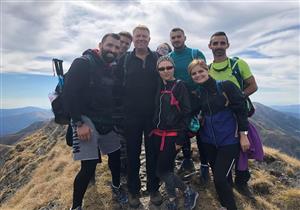 لماذا تسلق هذا الرئيس أعلى قمة جبلية في بلاده؟