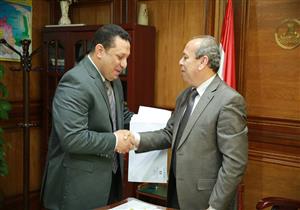 محافظ كفر الشيخ لوكيل وزارة الصحة الجديد: "خدمة المواطنين أمانة في رقبتك"