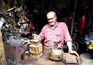 بالصور- أقدم صنايعي "وابور جاز" بالإسكندرية يقاوم الزمن: "لن أغير مهنتي"