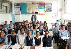 بالصور- محافظ بورسعيد يشيد بانتظام العملية التعليمية بمدرسة الزهور