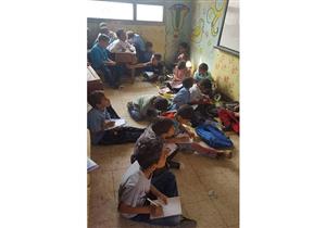 أول إجراء من التعليم بشأن طلاب "جلسوا على الأرض"