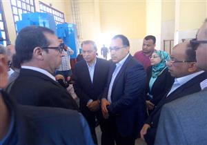 رئيس الوزراء يتفقد مشروع تنمية واستصلاح الأراضي بقرية المراشدة في قنا- صور