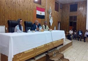 محافظ الوادي الجديد: التنسيق مع الدفاع الجوي لتشغيل مطار الداخلة مرة أسبوعيا