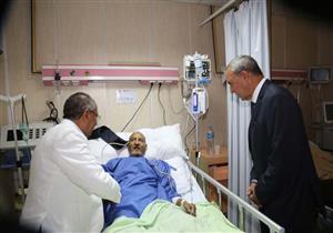 بالصور- محافظ قنا يتفقد مركز علاج الأورام