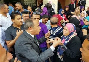 بالصور.. مدير أمن بورسعيد يطمئن على مصابي حادث "أتوبيس العمّال"