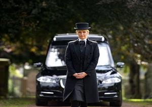  بالصور- أسكتلندية تترك وظيفتها بصالونات التجميل لتعمل "حانوتي"