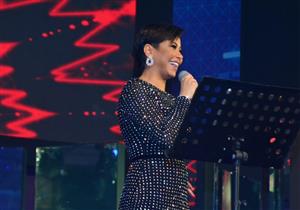  بالصور- شيرين بقصّة شعر "جرسون".. وخبير موضة يعلق