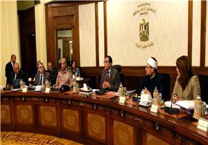 أبرزها "تسريح العمال وأدوية مسرطنة".. الحكومة تنفي 10 شائعات -فيديوجرافيك​