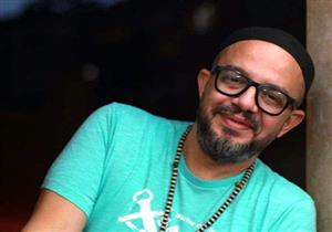 عمر طاهر عن المقارنة بين عمرو دياب وجورج وسوف: "أكلتكم هضبة رمال متحركة يوم تلات"