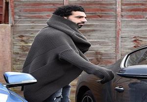 بالصور.. صلاح يظهر بنيولوك star wars مع سيارته الفارهة