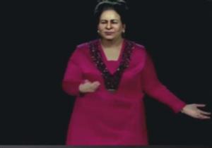  فيديو| بمساعدة صابرين.. "أم كلثوم" تغنى أمام الجمهور فى "شتاء طنطورة"