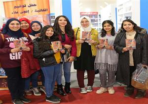 بالصور- إنجي علاء في حفل توقيع روايتها الجديدة "الأشقر مروان"