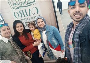  من جيل لجيل.. أسرة تتوارث حُب معرض الكتاب