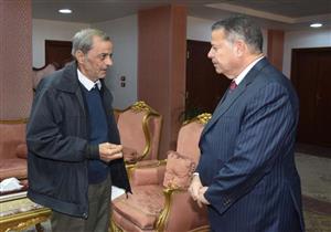 بالصور.. محافظ بني سويف يستقبل أسر 3 شهداء ويستمع لمطالبهم