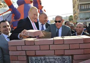 محافظ بورسعيد يضع حجر الأساس لمشروع فندق بـ"طرح البحر"