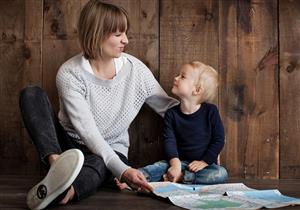 بمناسبة معرض الكتاب.. 10 نصائح تشجع طفلك على القراءة