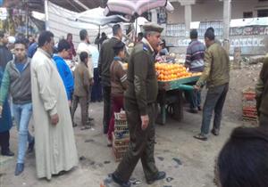 بالصور.. إزالة 175 حالة اشغال على الطريق العام في كفر البطيخ