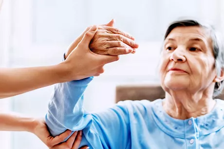 العلاج الطبيعي يقلل الاعتماد على الأدوية والتدخلات الجراحية في هذه الحالات  