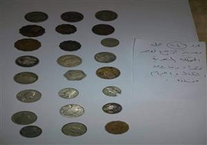 بالصور- إحباط تهريب 41 عملة آثرية في مطار برج العرب