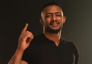 فيديو| محمد رمضان يقود طائرة: "ثقة في الله نجاح"